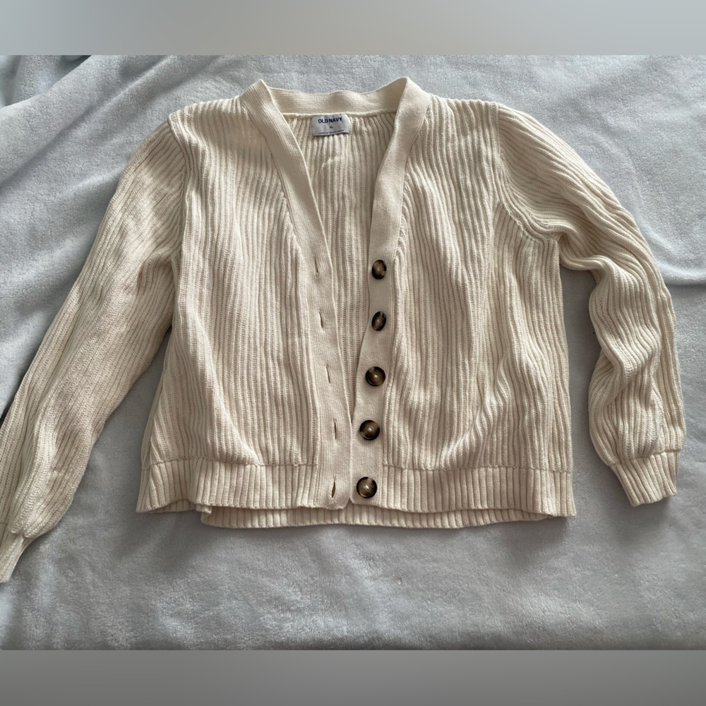 Old navy women’s cardigan. Color cream. Size XL